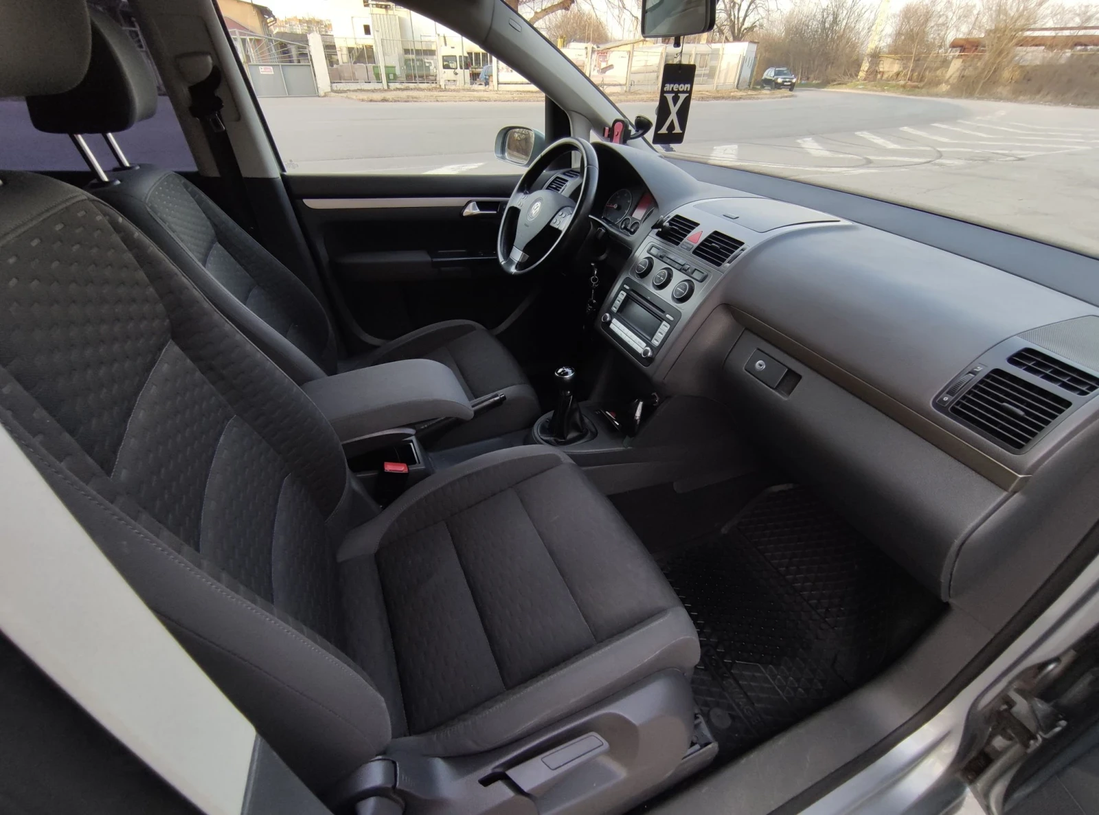VW Touran, снимка 12 - Автомобили и джипове - 55595963