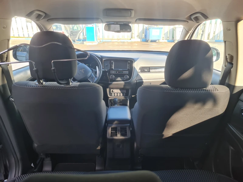 Mitsubishi Outlander, снимка 7 - Автомобили и джипове - 52191679