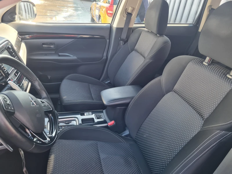 Mitsubishi Outlander, снимка 10 - Автомобили и джипове - 52191679