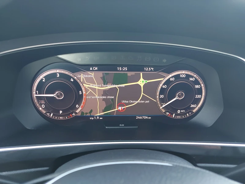 VW Tiguan 2.0 TDI* 190 к.с.* 4 MOTION* HIGHLINE, снимка 12 - Автомобили и джипове - 52404005