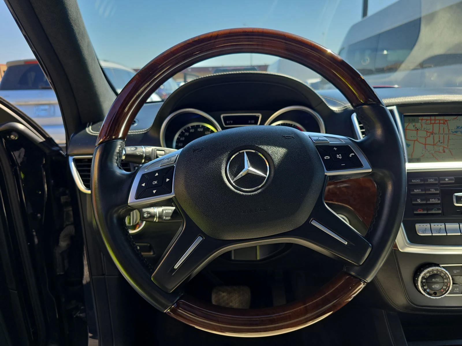 Mercedes-Benz GL 500 AMG* Обдух* Harman/Kardon* Масаж* Въздух* DESIGNO* - изображение 9