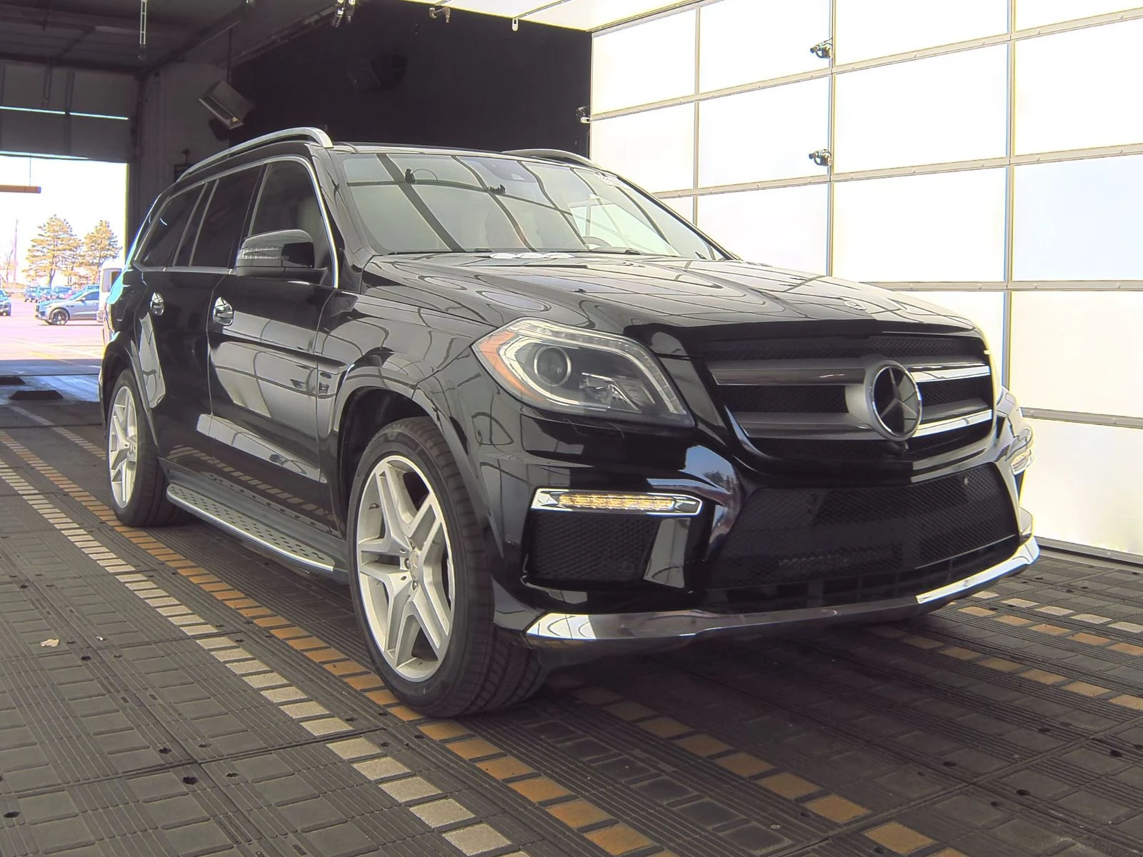 Mercedes-Benz GL 500 AMG* Обдух* Harman/Kardon* Масаж* Въздух* DESIGNO* - изображение 3