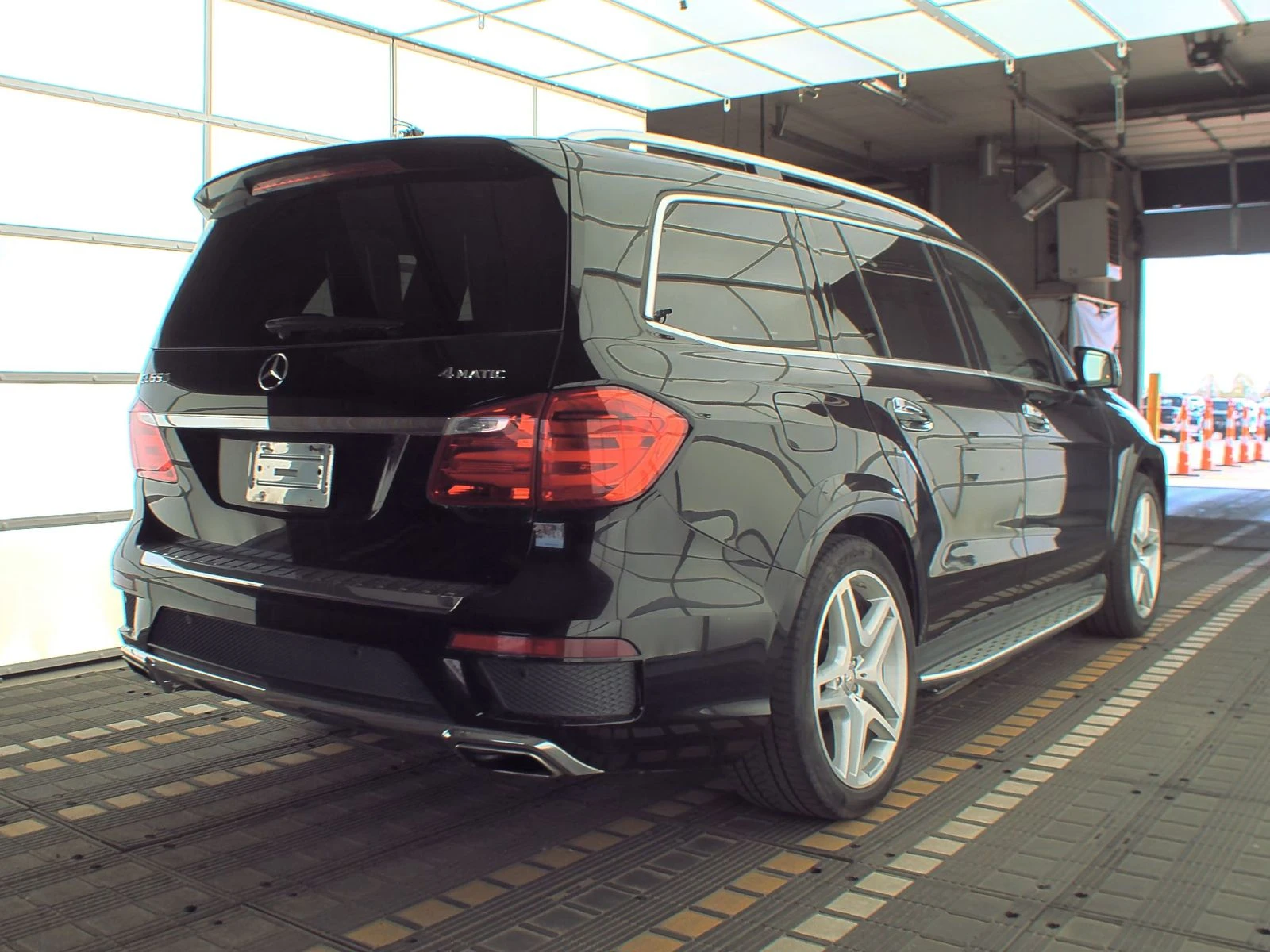 Mercedes-Benz GL 500 AMG* Обдух* Harman/Kardon* Масаж* Въздух* DESIGNO* - изображение 4
