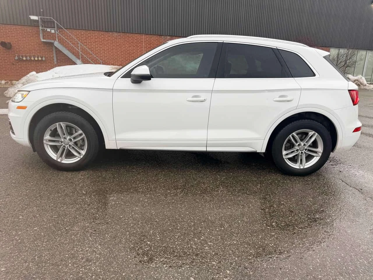 Audi Q5 * Technik * ДИГИТАЛ * 360 * ПОДГРЕВИ * CARFAX, снимка 2 - Автомобили и джипове - 54285154