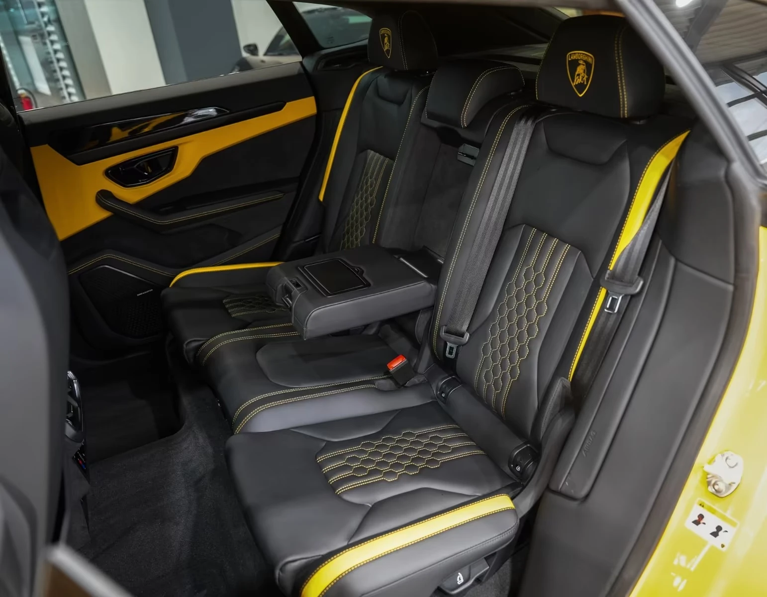 Lamborghini Urus SE PLUG-IN HYBRID KERAMIK B&O, снимка 8 - Автомобили и джипове - 54682323