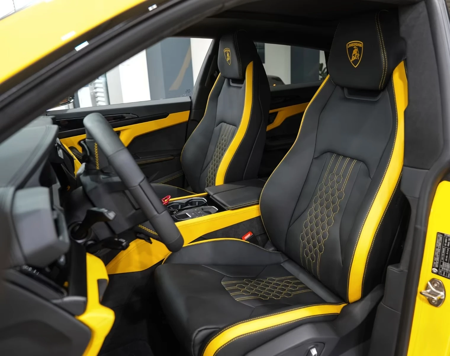 Lamborghini Urus SE PLUG-IN HYBRID KERAMIK B&O, снимка 7 - Автомобили и джипове - 54682323