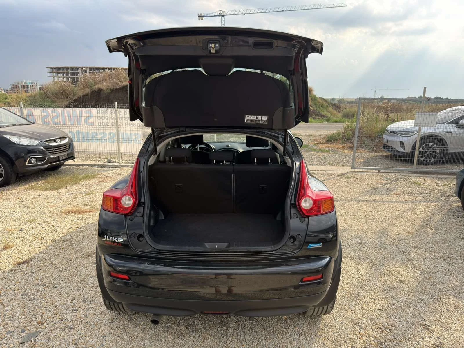 Nissan Juke 1.6i Swiss, снимка 8 - Автомобили и джипове - 55149107