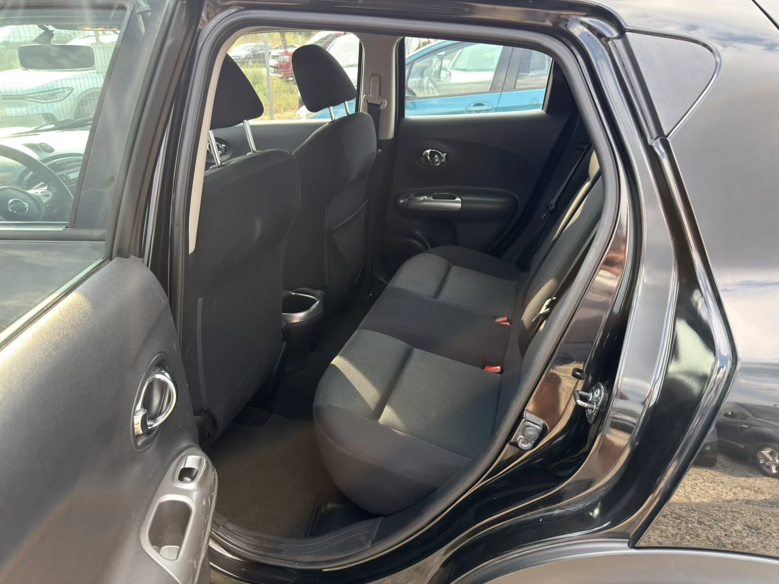 Nissan Juke 1.6i Swiss, снимка 15 - Автомобили и джипове - 55149107