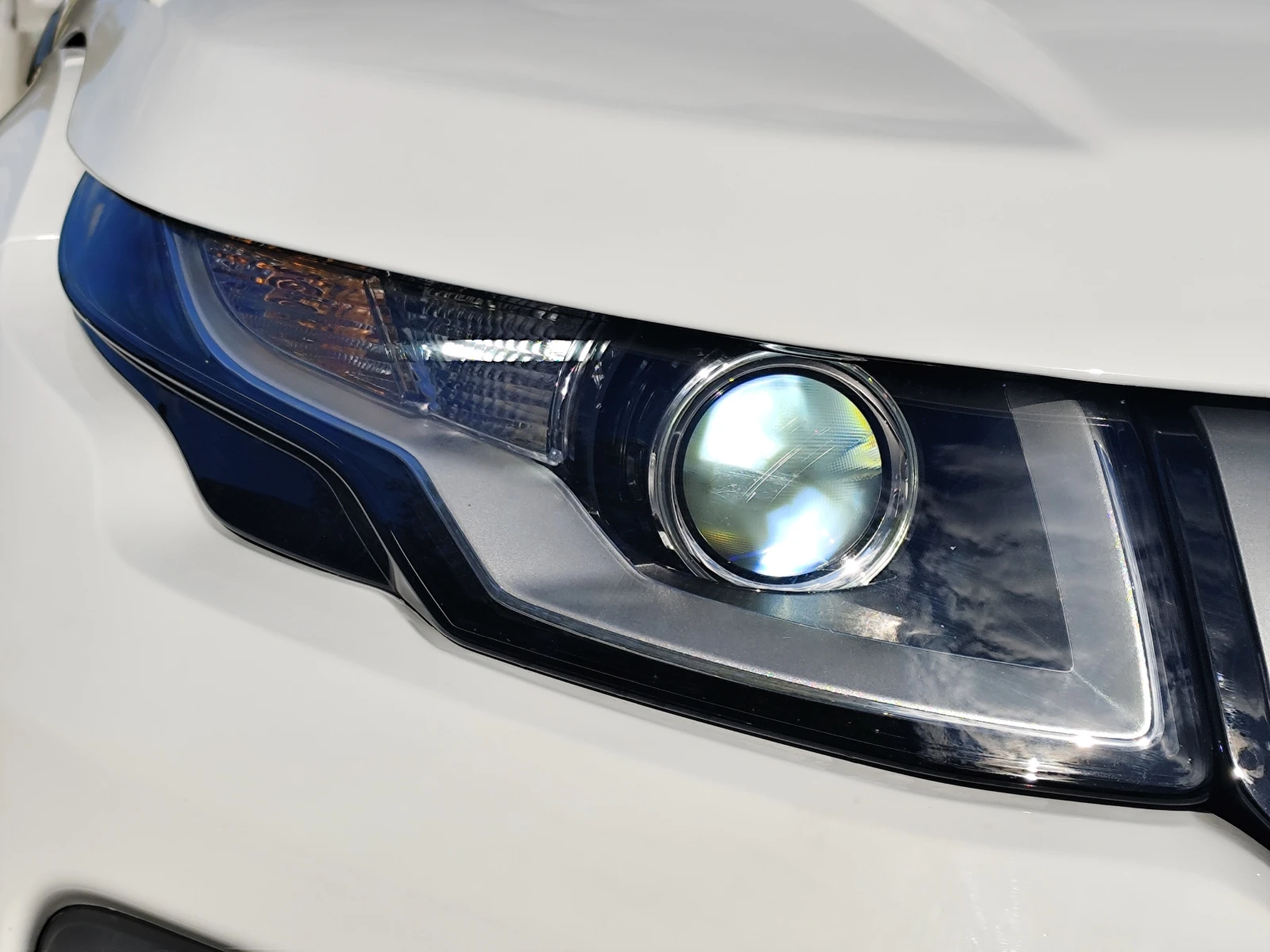 Land Rover Range Rover Evoque 2.0D/4X4/EURO6B/LED/XENON, снимка 14 - Автомобили и джипове - 56214108