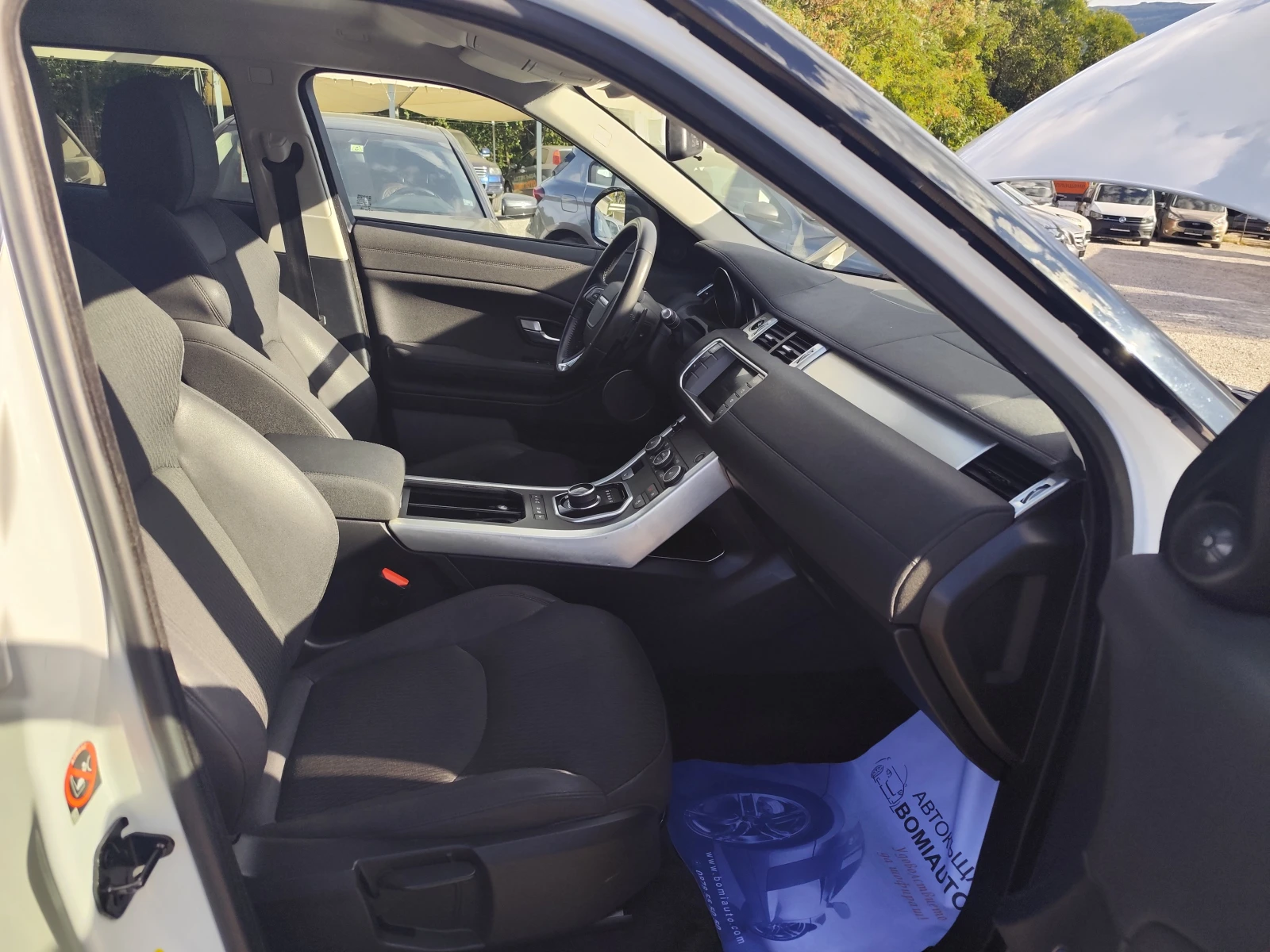 Land Rover Range Rover Evoque 2.0D/4X4/EURO6B/LED/XENON, снимка 11 - Автомобили и джипове - 56214108