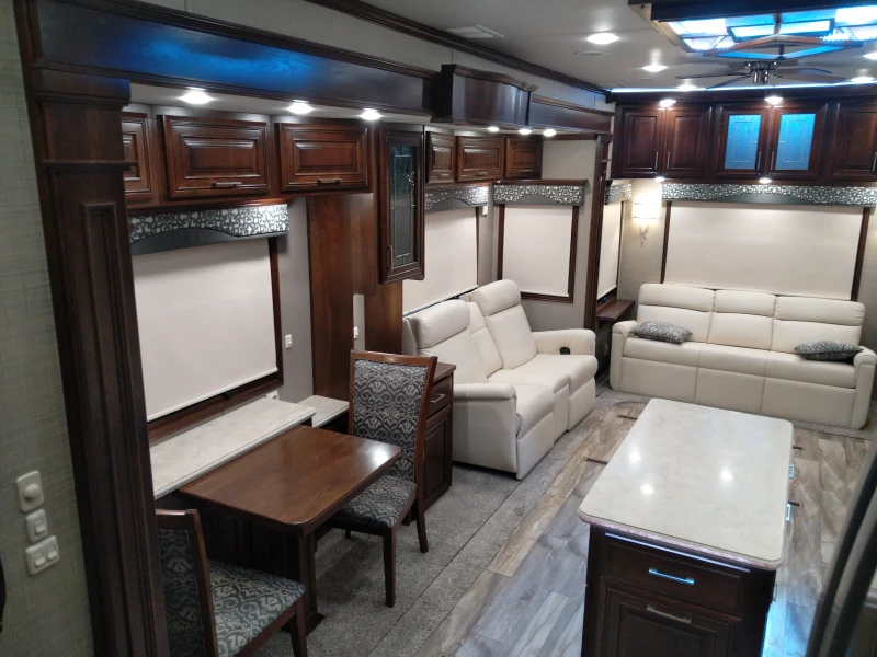 Каравана Други DRV Mobile Suites, снимка 6 - Каравани и кемпери - 47112126