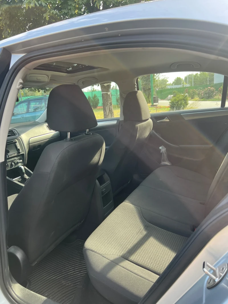 VW Jetta 2.0, снимка 7 - Автомобили и джипове - 50993239