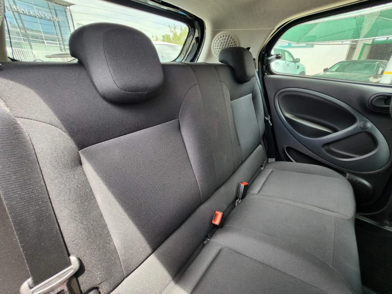 Smart Forfour Седан, снимка 10 - Автомобили и джипове - 51245173