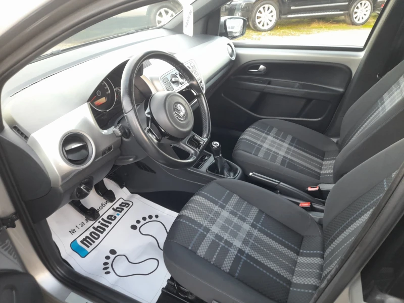 VW Up 1.0i, снимка 10 - Автомобили и джипове - 52249765