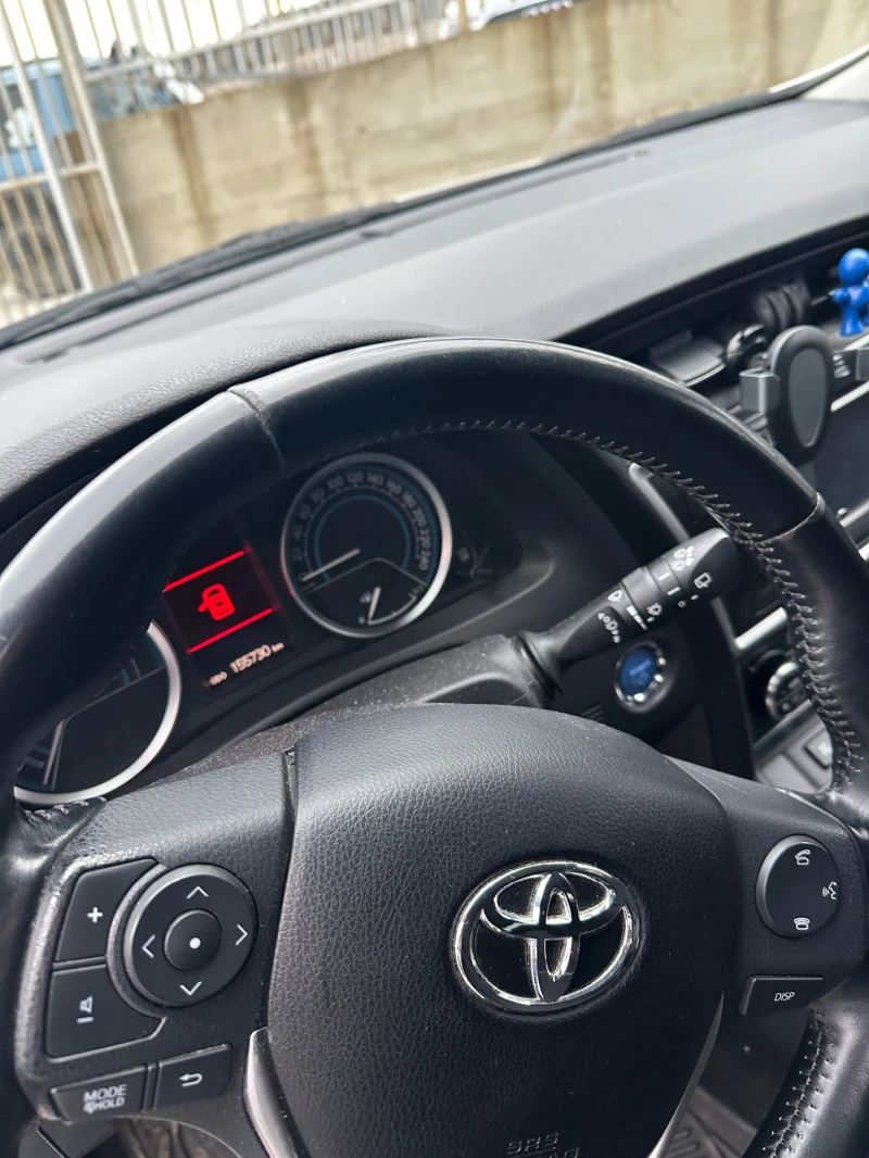 Toyota Auris 1.8 99 кс , снимка 5 - Автомобили и джипове - 52596389