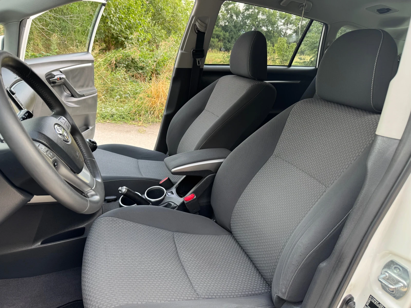 Toyota Verso 1.6i Нави.Кам.198х.км.2.ключа.6-ск.7-места.История - изображение 8