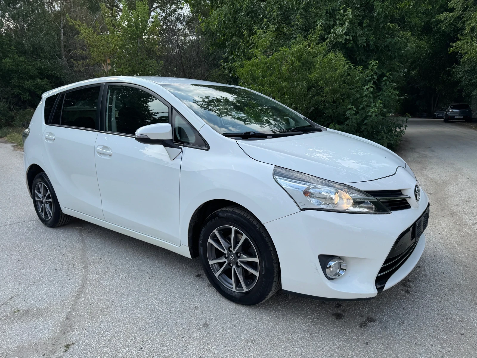 Toyota Verso 1.6i Нави.Кам.198х.км.2.ключа.6-ск.7-места.История - изображение 6