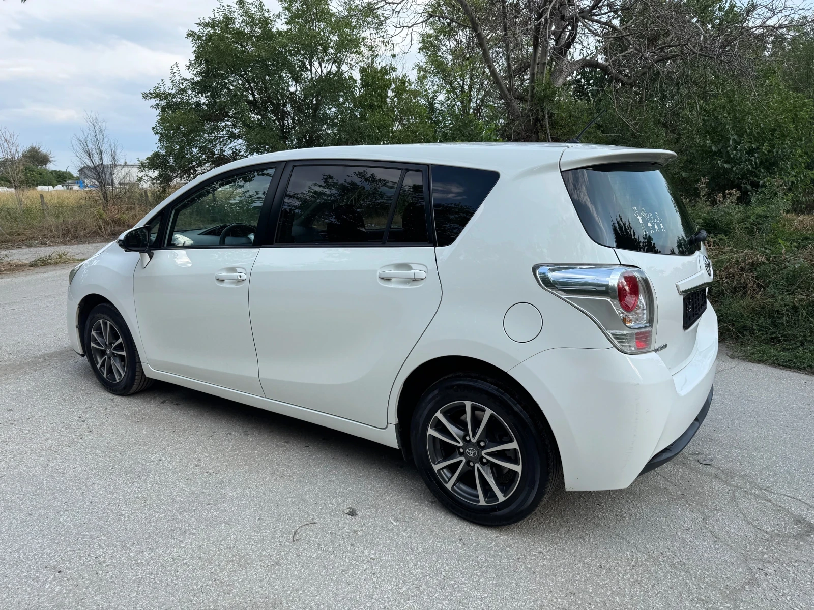 Toyota Verso 1.6i Нави.Кам.198х.км.2.ключа.6-ск.7-места.История - изображение 3