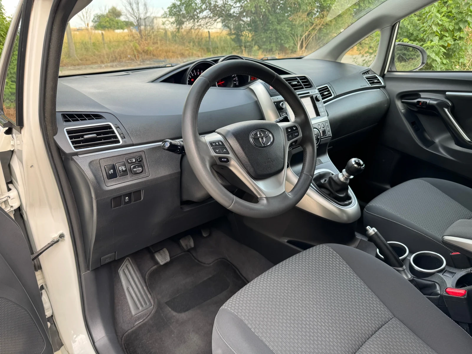 Toyota Verso 1.6i Нави.Кам.198х.км.2.ключа.6-ск.7-места.История - изображение 7