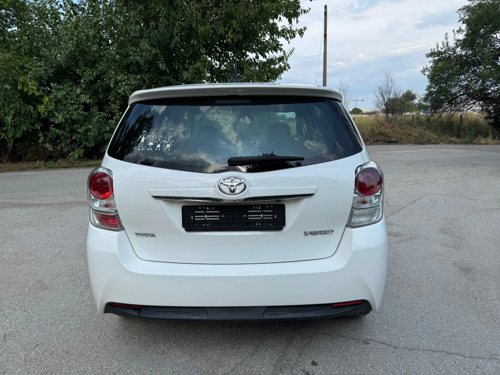 Toyota Verso 1.6i Нави.Кам.198х.км.2.ключа.6-ск.7-места.История - изображение 4