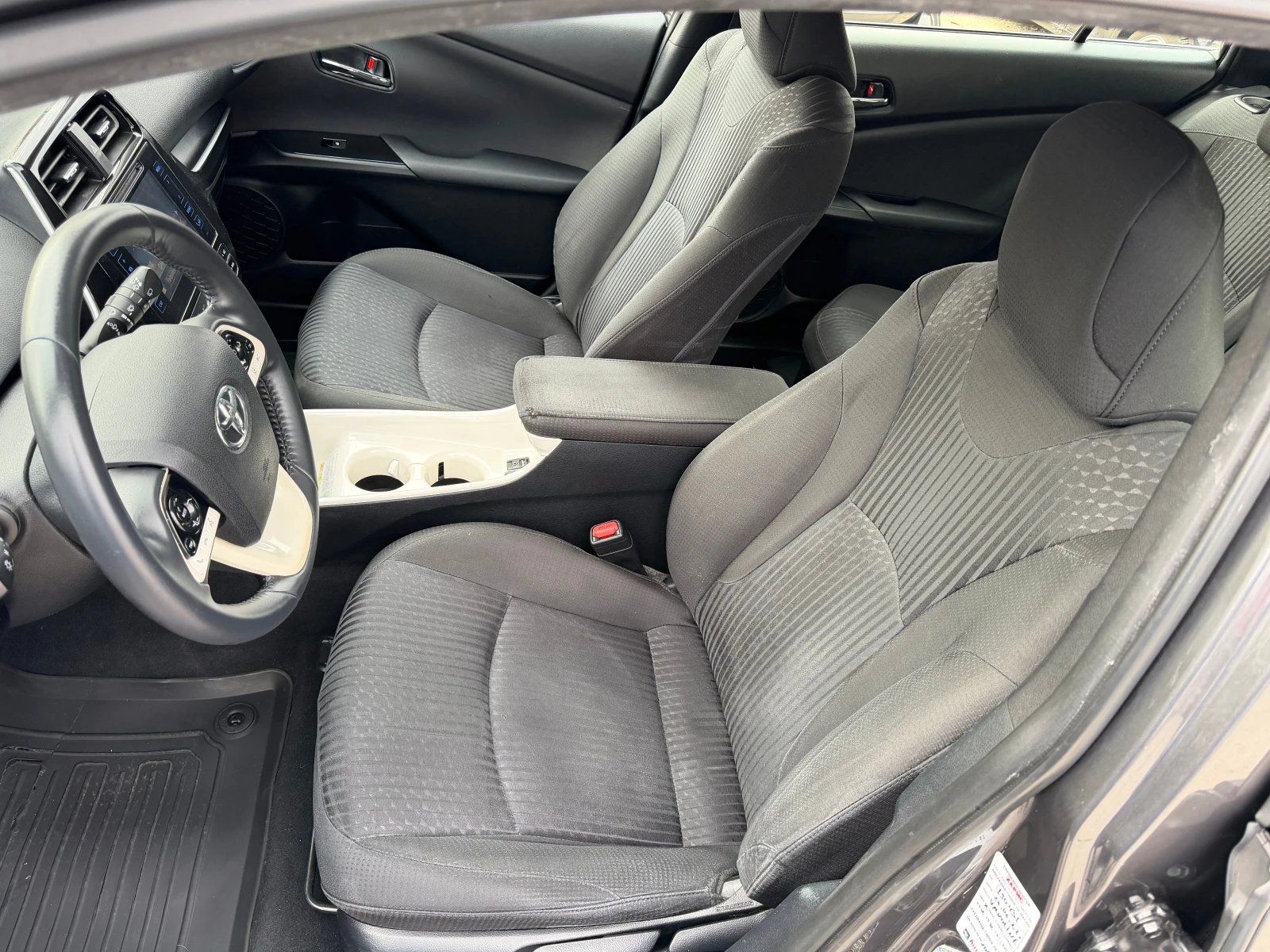 Toyota Prius 1.8h 122к.с Luxury  - изображение 8