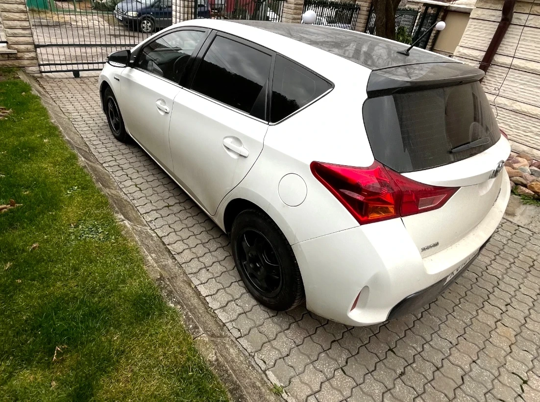 Toyota Auris 1.8 99 кс  - изображение 2