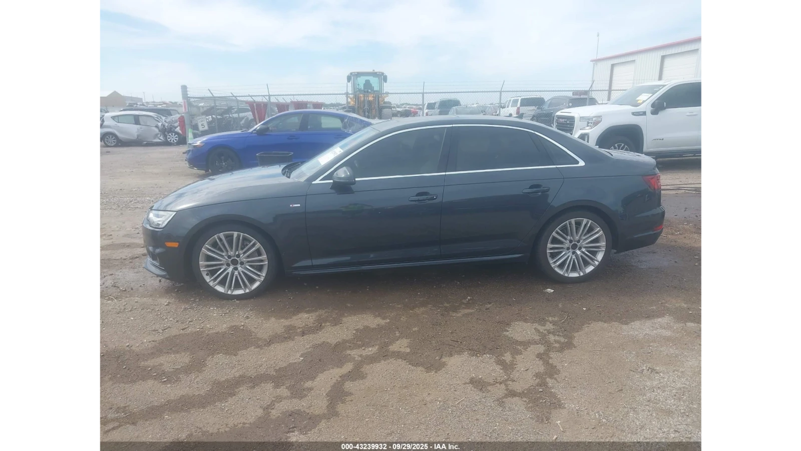 Audi A4 Premium - изображение 7