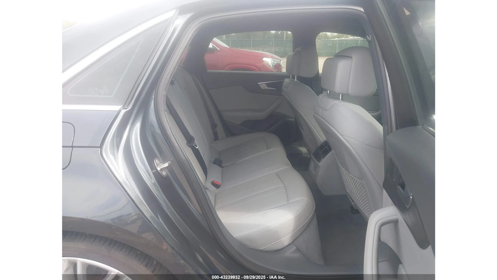 Audi A4 Premium - изображение 9