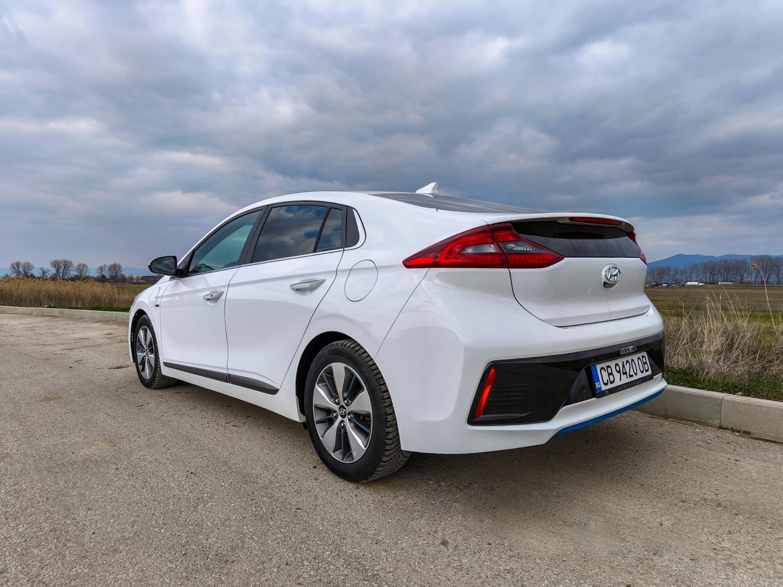 Hyundai Ioniq, снимка 3 - Автомобили и джипове - 53885705