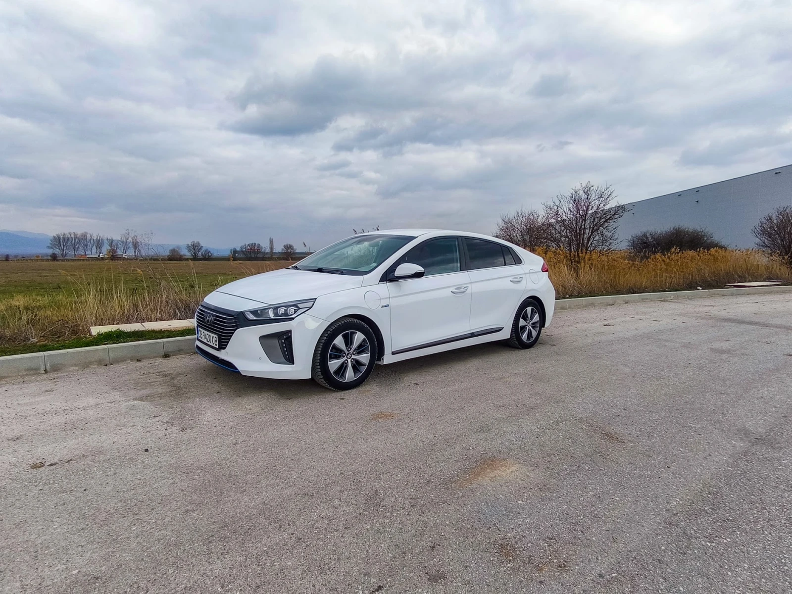 Hyundai Ioniq, снимка 2 - Автомобили и джипове - 53885705