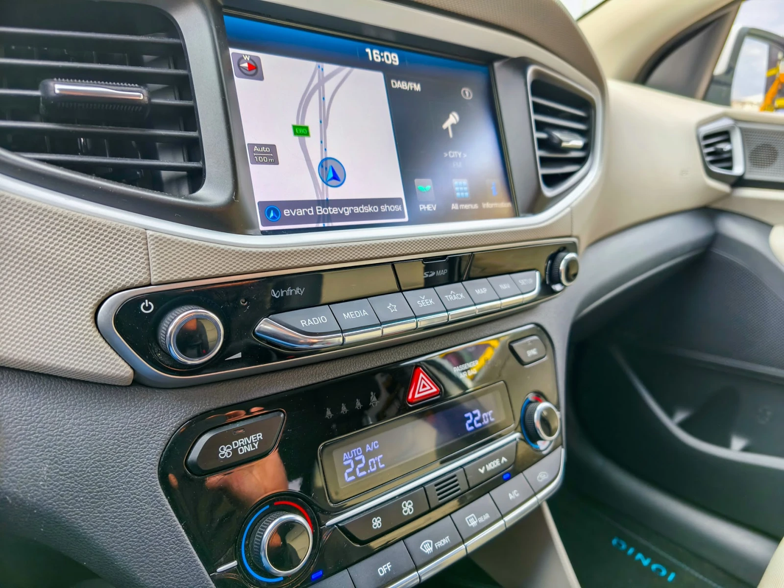 Hyundai Ioniq, снимка 12 - Автомобили и джипове - 53885705