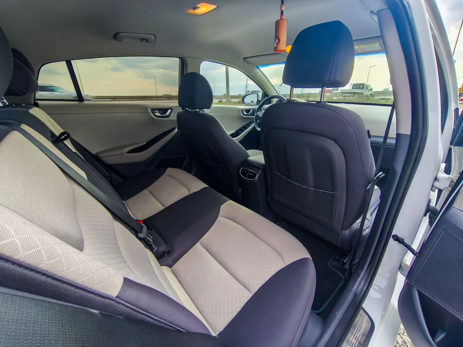 Hyundai Ioniq, снимка 9 - Автомобили и джипове - 53885705