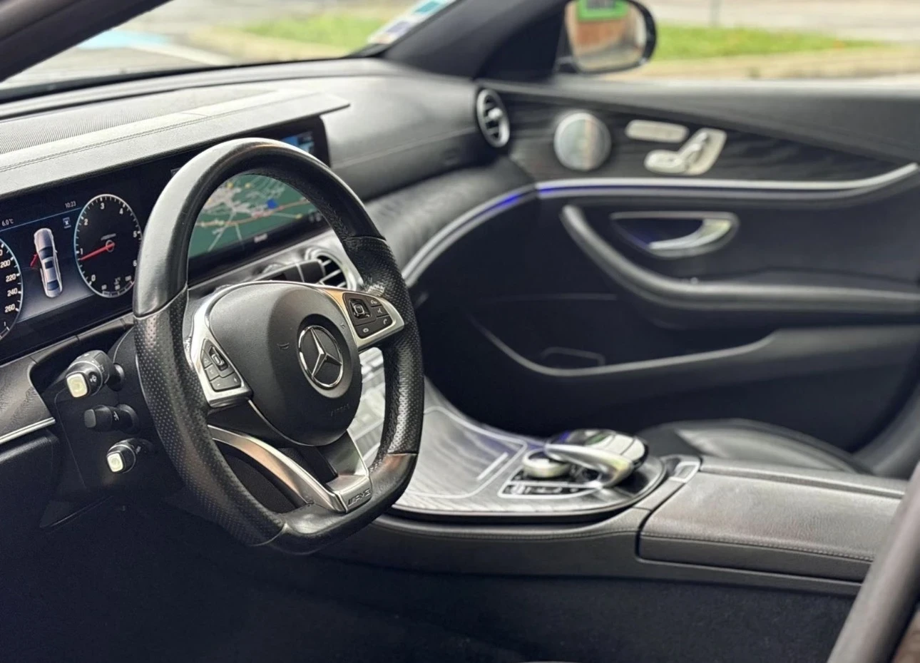Mercedes-Benz E 200 AMG, снимка 11 - Автомобили и джипове - 54527175