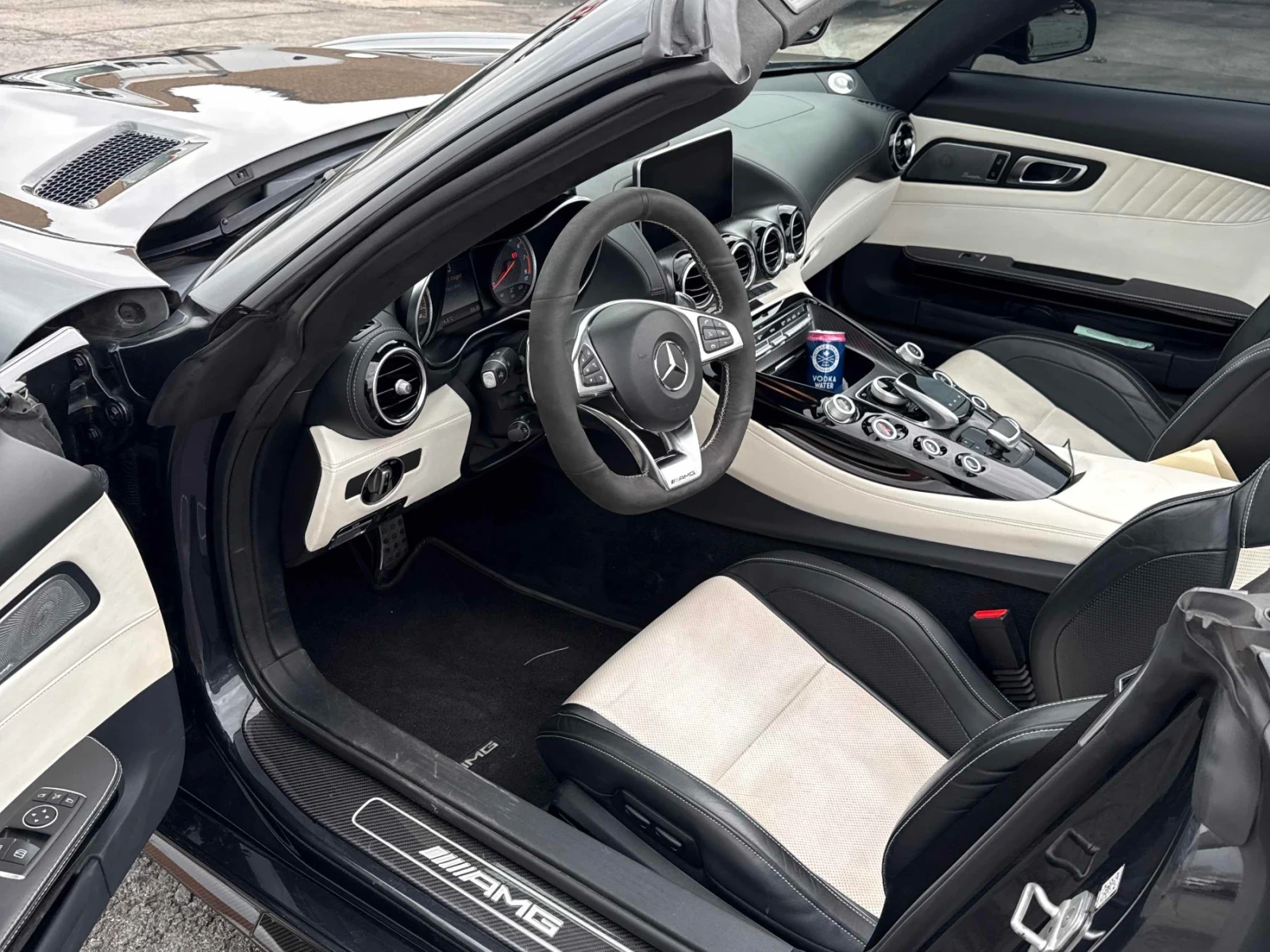 Mercedes-Benz AMG GT C CARFAX * АВТОКРЕДИТ * ПРОГНОЗНА ЦЕНА ДО БГ, снимка 6 - Автомобили и джипове - 54494317