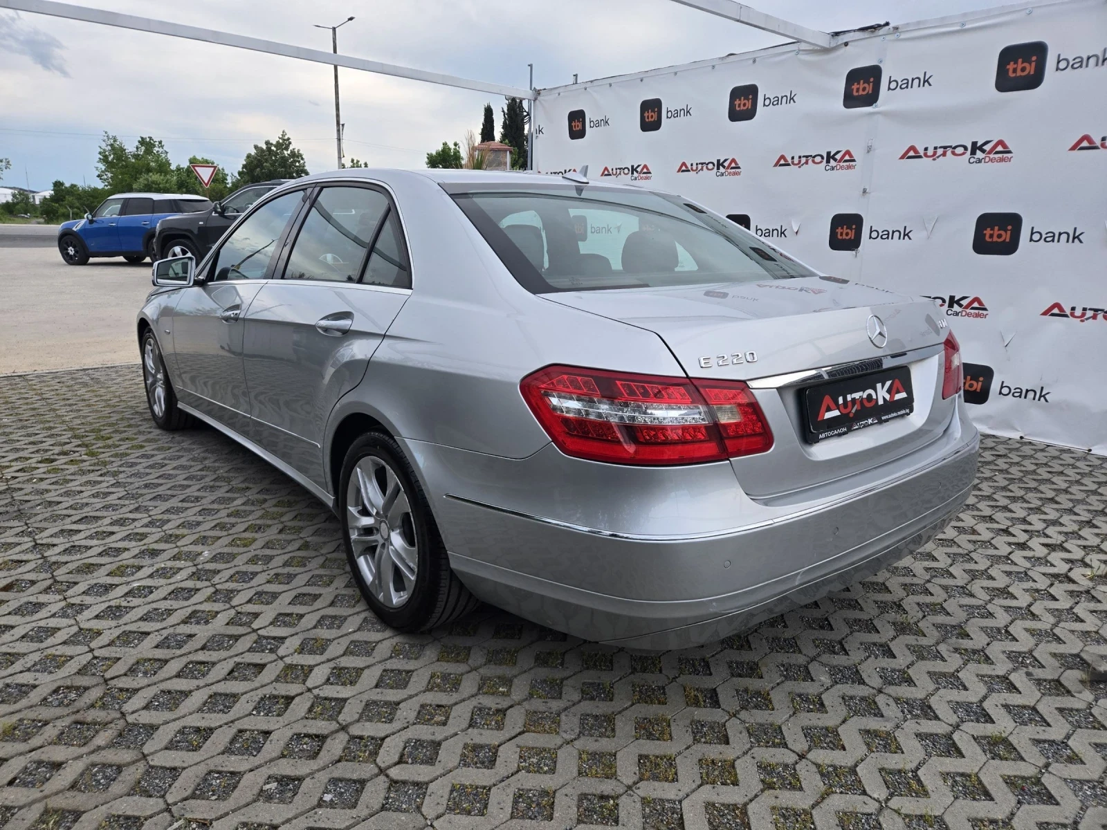 Mercedes-Benz E 220 2.2CDI-170кс= АВТОМАТ= КСЕНОН= НАВИ= AVANTGARDE, снимка 5 - Автомобили и джипове - 54544170