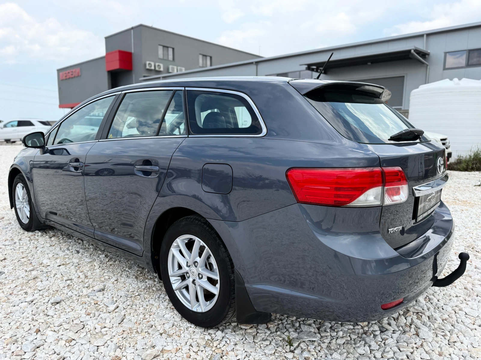 Toyota Avensis 1.8 VVT-i / FACELIFT / NAVI / CAMERA / PODGREV, снимка 5 - Автомобили и джипове - 54801935