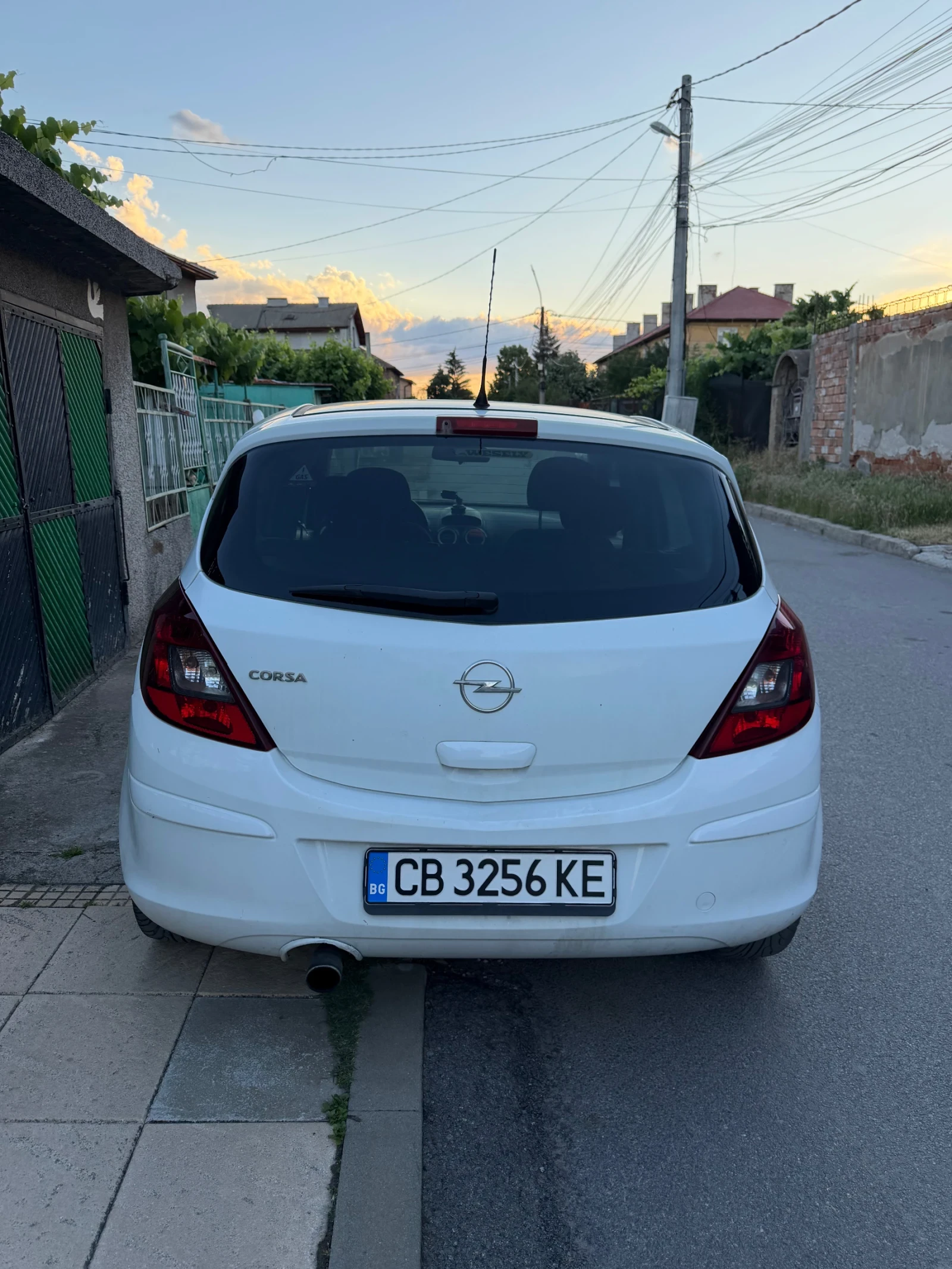 Opel Corsa 1.4, снимка 3 - Автомобили и джипове - 54923505