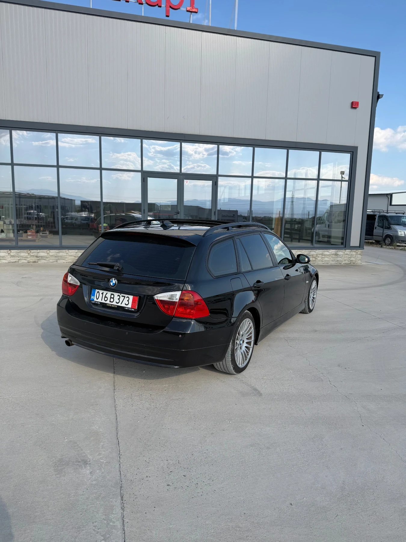 BMW 320 INDIVIDUAL/163к.с/Автоматик/, снимка 4 - Автомобили и джипове - 55466405