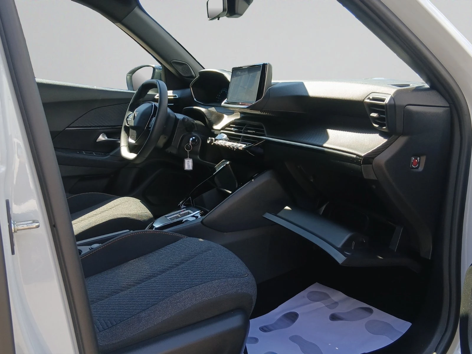 Peugeot 2008 STYLE 1.2 145 HYBRID 48V e-DCS6 EURO 6.4, снимка 12 - Автомобили и джипове - 56034178