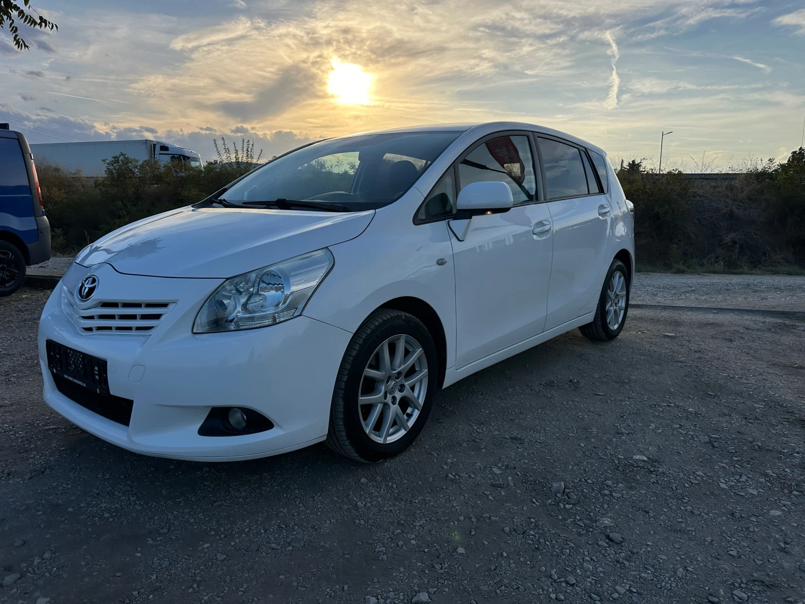 Toyota Verso 1.8-БЯЛА-ПЕРЛА-РЪЧКА-ТОП-1Г-ГАРАНЦИЯ!
