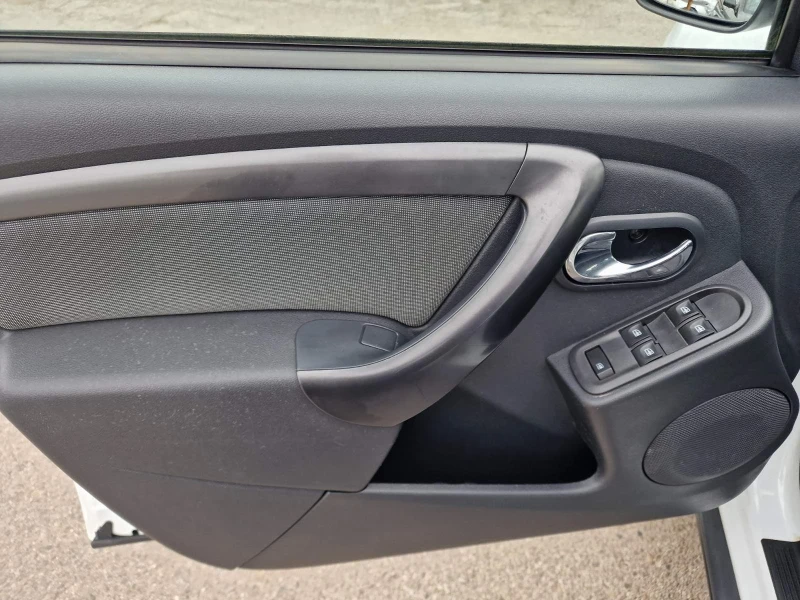 Dacia Duster 1.6i 114k.c UNIKAT ITALIA EURO 6B , снимка 12 - Автомобили и джипове - 53099981