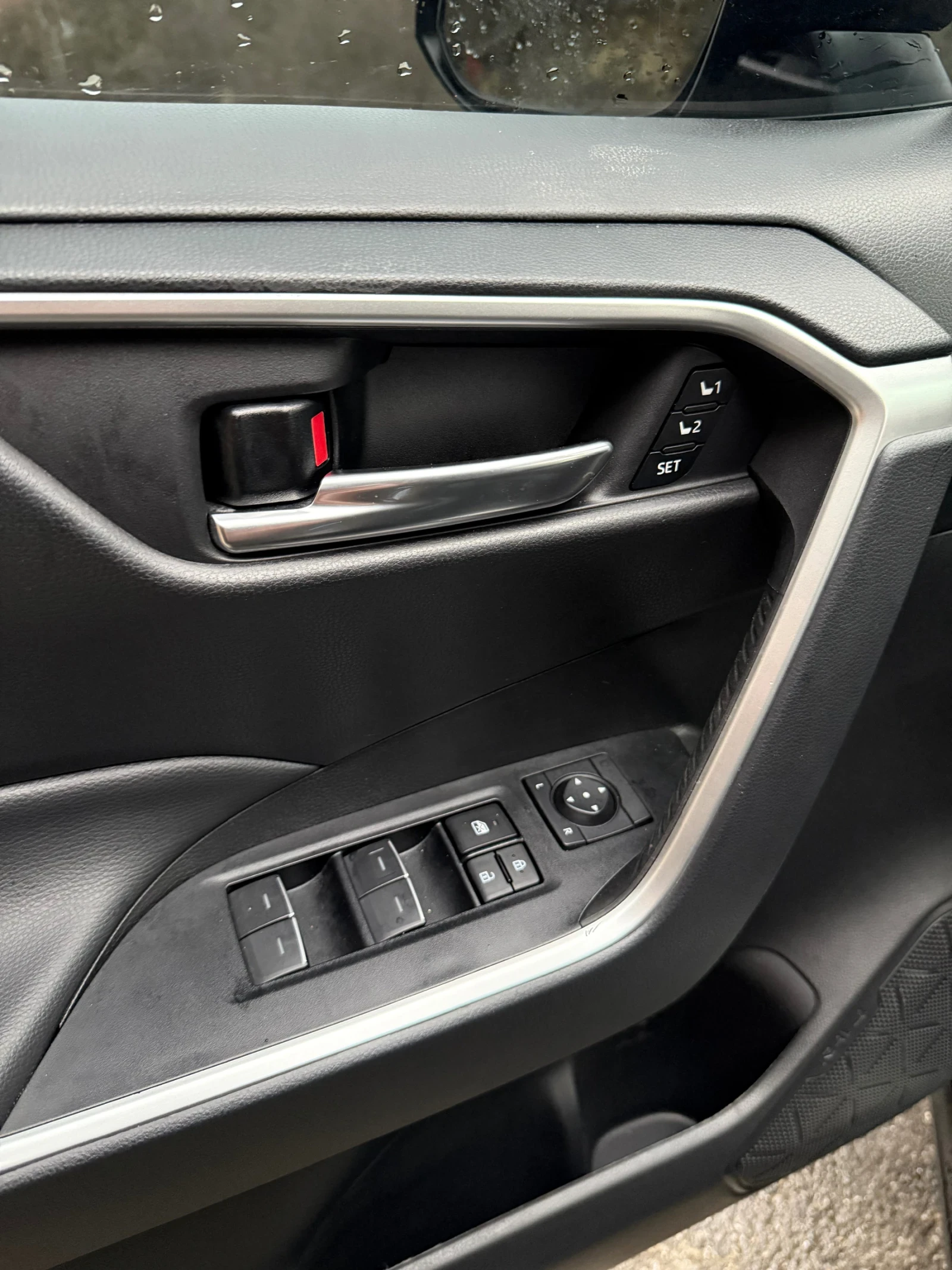 Toyota Rav4 XLE, снимка 10 - Автомобили и джипове - 53904470