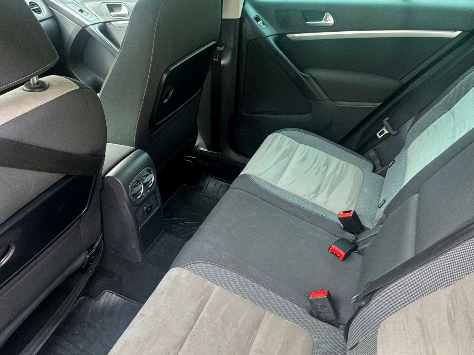 VW Tiguan 2.0TDI 110ps, снимка 5 - Автомобили и джипове - 54423991
