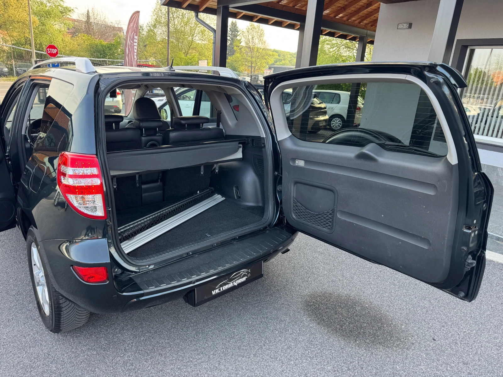 Toyota Rav4 2.2 D-4D  * LUXURY* * КОЖА* * 4X4*  * НОВ ВНОС* , снимка 14 - Автомобили и джипове - 54612963