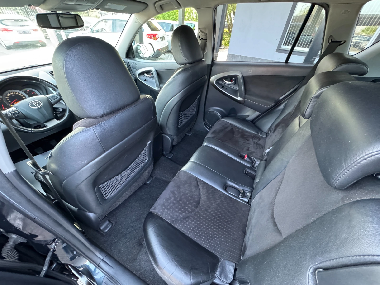 Toyota Rav4 2.2 D-4D  * LUXURY* * КОЖА* * 4X4*  * НОВ ВНОС* , снимка 12 - Автомобили и джипове - 54612963