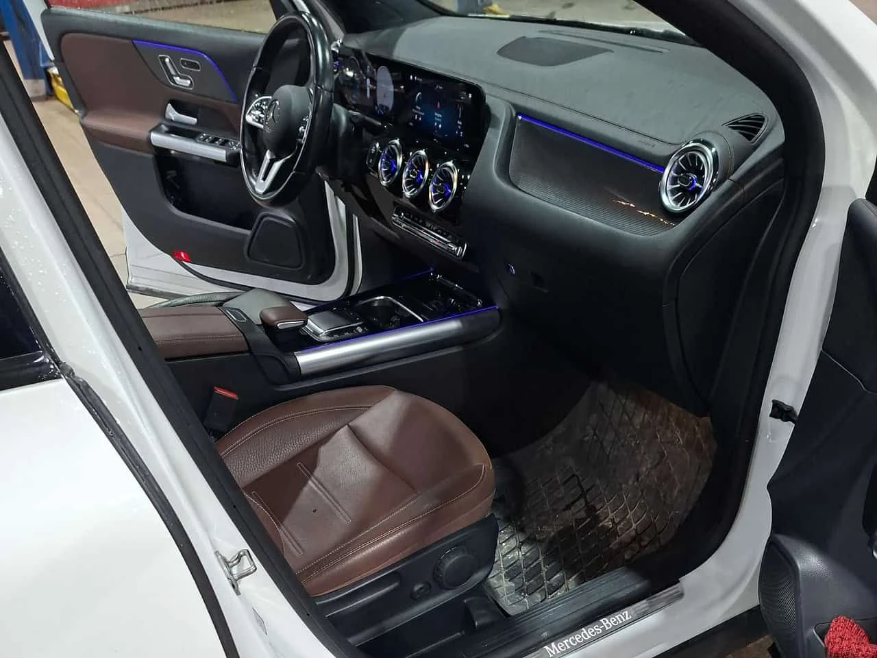 Mercedes-Benz GLA 250 * 360 КАМЕРА* ПАНОРАМА* АМБИЕНТНО* АВТОКРЕДИТ* , снимка 13 - Автомобили и джипове - 54881158