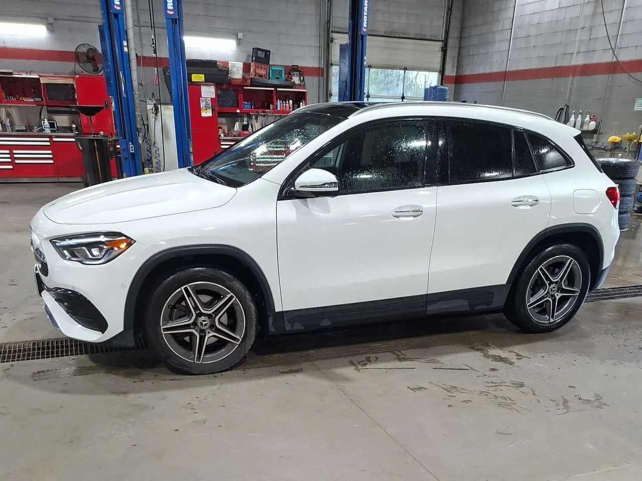 Mercedes-Benz GLA 250 * 360 КАМЕРА* ПАНОРАМА* АМБИЕНТНО* АВТОКРЕДИТ* , снимка 2 - Автомобили и джипове - 54881158
