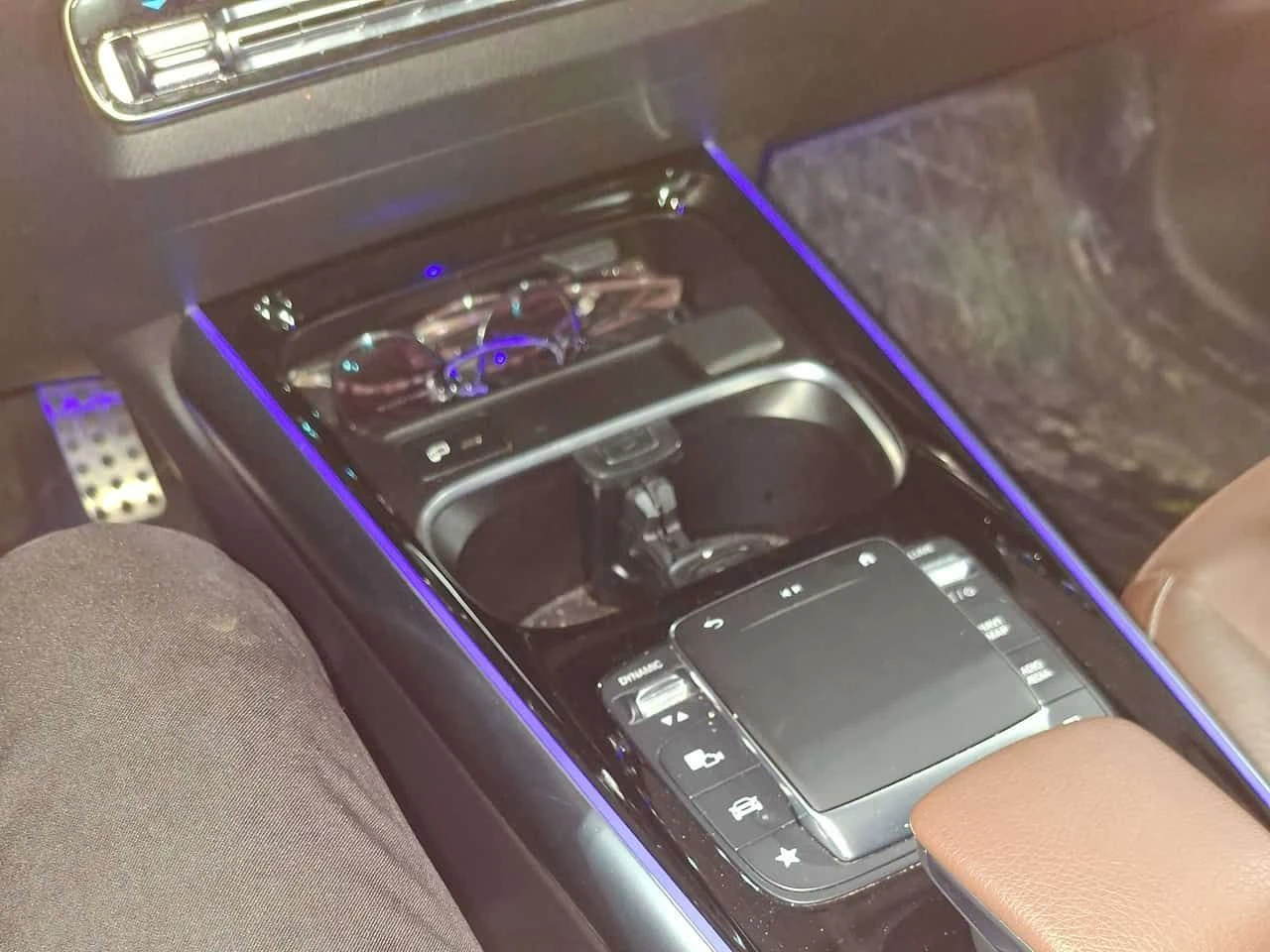 Mercedes-Benz GLA 250 * 360 КАМЕРА* ПАНОРАМА* АМБИЕНТНО* АВТОКРЕДИТ* , снимка 10 - Автомобили и джипове - 54881158