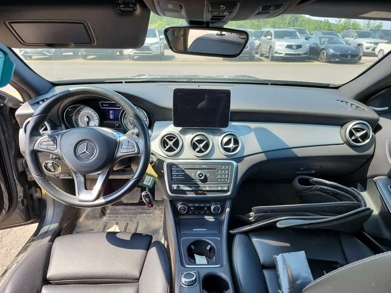 Mercedes-Benz GLA 250 АМГ Пакет/CARFAX/Панорама/Подгрев/Памет/ФИНАНСИРАН, снимка 10 - Автомобили и джипове - 55188064