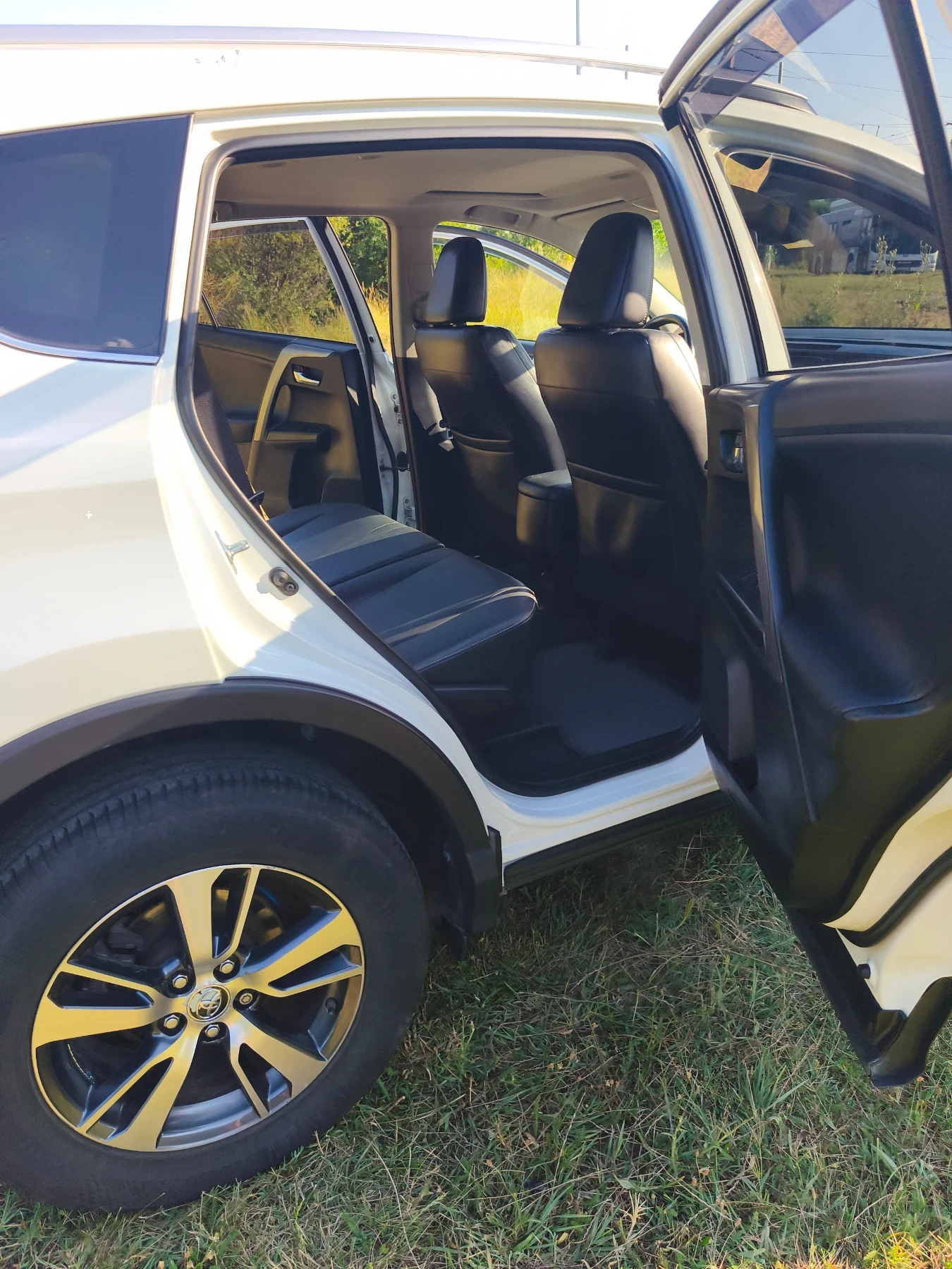 Toyota Rav4, снимка 9 - Автомобили и джипове - 55551662
